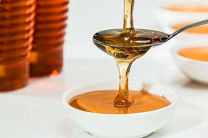 Avoid eating honey when breastfeeding