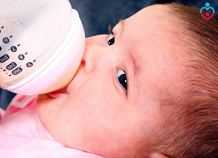 Does shaking breast milk cause gas?